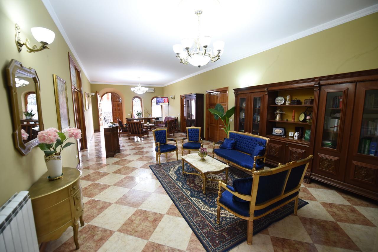 Rose Garden Hotel Shkoder Bagian luar foto